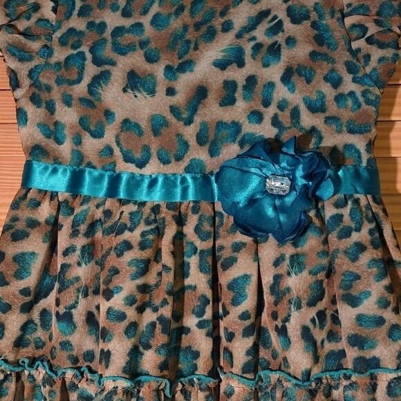 Youngland Dress - Picture 2 of 8